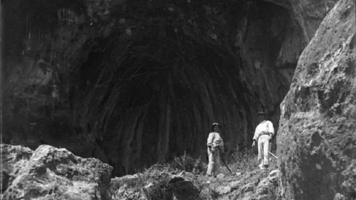 Jeskyně Cova Negra roku 1928