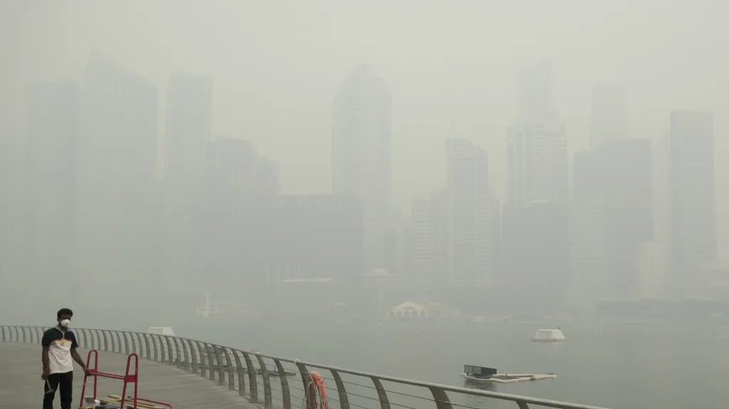 Ovzduší v Singapuru zamořil kouř