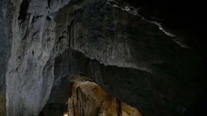 Jeskyně Bacho Kiro v Bulharsku