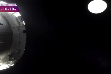 Artemis II obletěla Měsíc a vrací se k Zemi