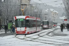 Česko zasáhlo husté sněžení, někde může napadnout až čtvrt metru mokrého a těžkého sněhu