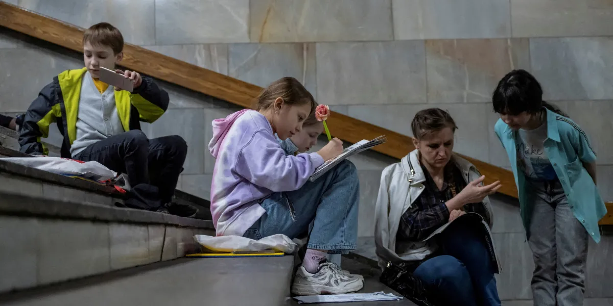 Čtvrtina mladých Ukrajinců chce po škole odejít do zahraničí, zjistil průzkum