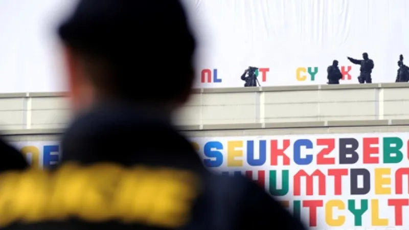 Hlídané Kongresové centrum při summitu EU-USA