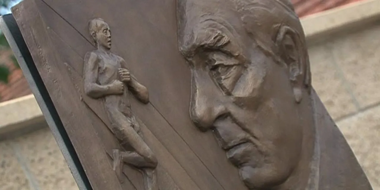 Zátopkův trenér Haluza má svůj pomník — ČT24 — Česká televize