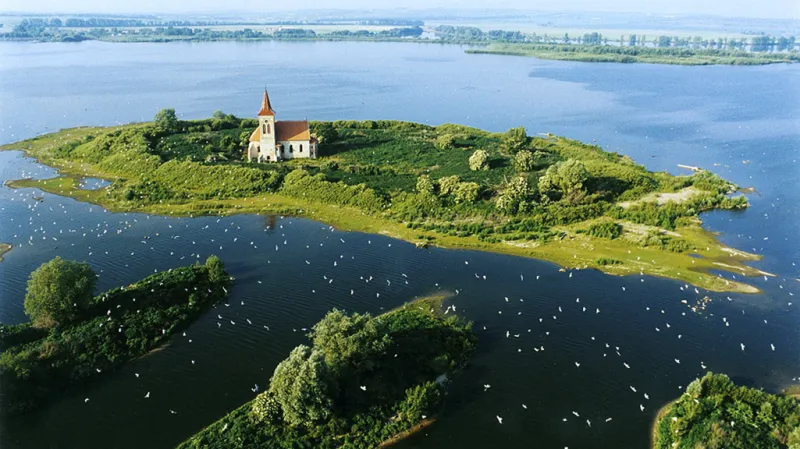 CHKO Pálava, přehrada Nové Mlýny a kostel svatého Linharta