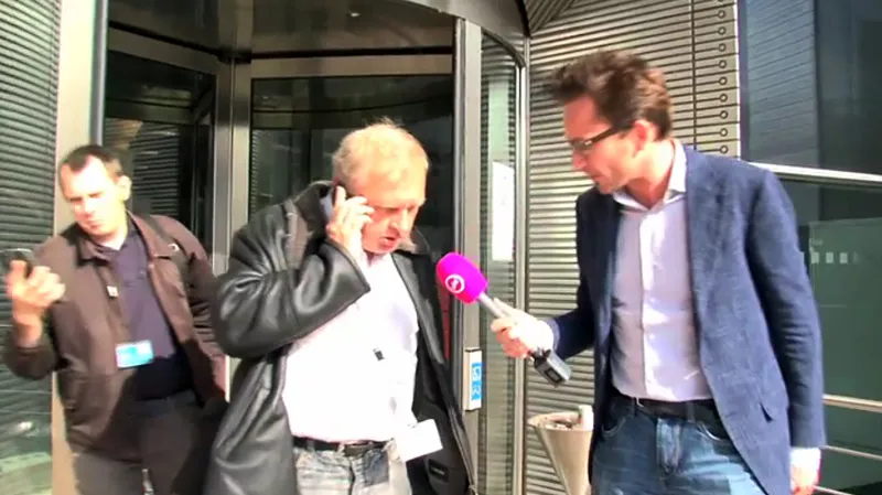 Miloslav Ransdorf s reportérem televize GeenStilj TV