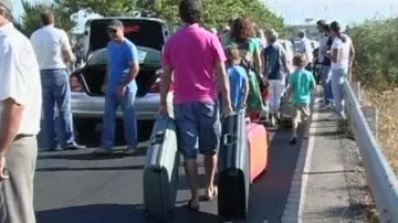 Kvůli stávce řeckých taxikářů museli turisté na letiště po svých