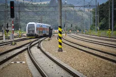 Provoz na trati mezi Prahou a Berounem byl po víc než hodině obnoven