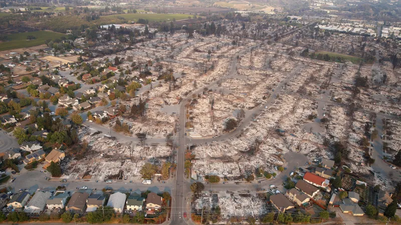 Požárem zničené město Santa Rosa