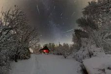 V noci vyvrcholí meteorický roj Geminidy, nejlépe viditelný bude kolem souhvězdí Býka