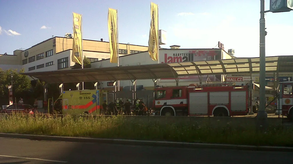 Záchranáři u stanice metra C Chodov