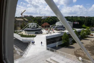 Křižíkovy pavilony na Výstavišti mají novou střechu. Veřejnosti se otevřou příští týden