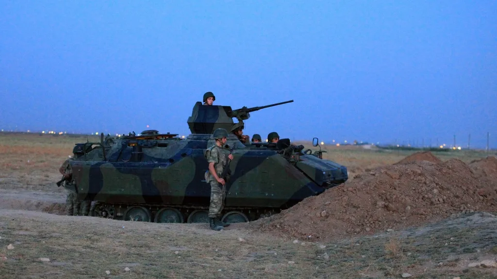Turecká armáda poblíž hranice se Sýrií