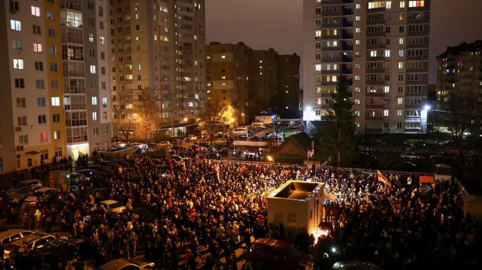 Lidé v Minsku přišli uctít památku Ramana Bandarenky