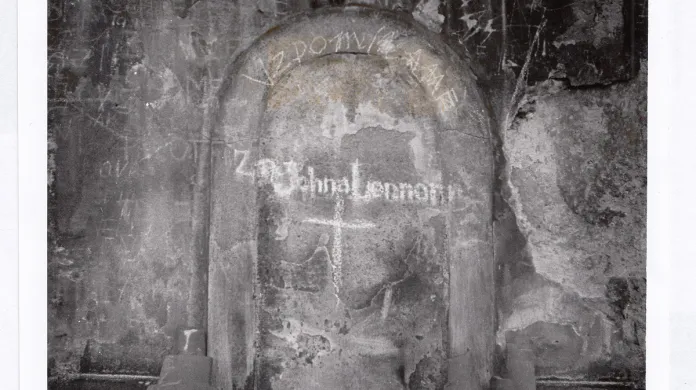 První symbolický hrob Johna Lennona