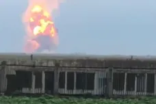 Za výbuchy muničního skladu na Krymu je podle Moskvy sabotáž. Další exploze zasáhly leteckou základnu