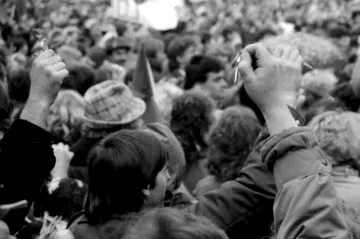 Normalizační Brno očima Františka Kressy. Výstava v krytu pod Špilberkem představuje fotografie z listopadu 89