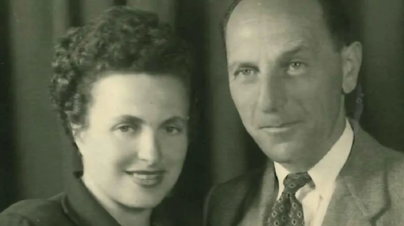 Prateta Davida Borka Hana s manželem malířem Peretzem Bedou Mayerem pár let po vzniku Izraele. Hana jako jediná ze čtyř sourozenců unikla koncentračnímu táboru, protože v roce 1940 dala poslední peníze na cestu lodí z Bratislavy po Dunaji směr tehdejší britská Palestina. S Bedou se seznámila během cesty.