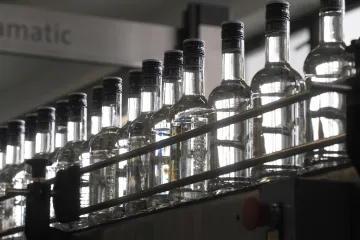 Majitel likérky AB style si odpyká jedenáct let za odběr Březinova lihu. Způsobil miliardovou škodu