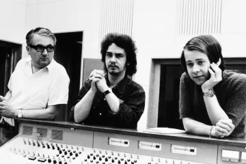 Recenze: I za normalizace vznikal rock vybočující z normy