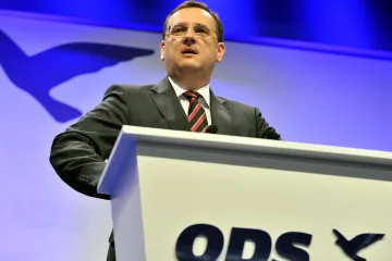 Nehrajme si s naší zemí, vyzývá Nečas