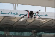 Vědci z ČVUT zvítězili v prestižní světové soutěži. Jejich drony nejlépe hasily i stavěly
