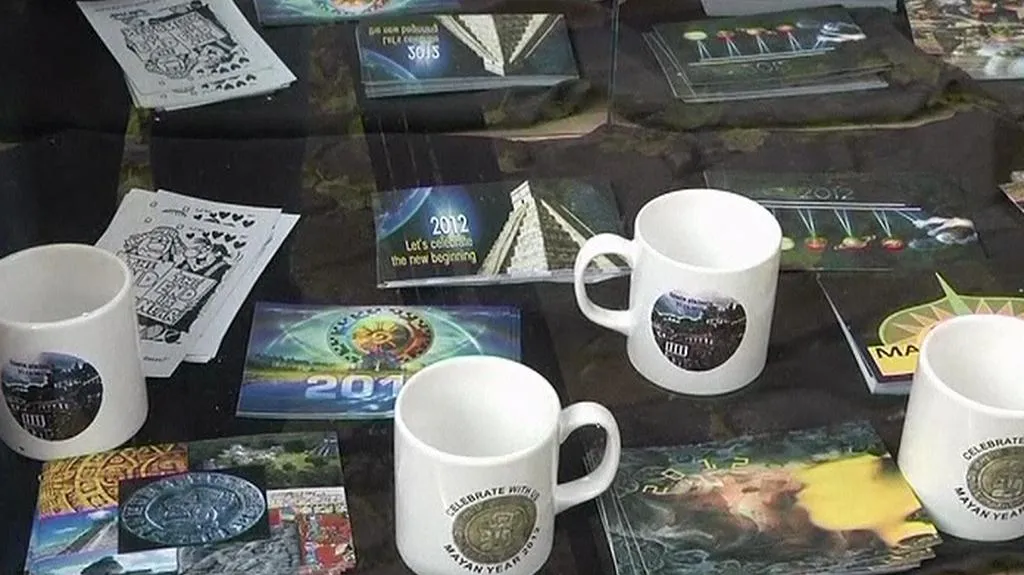 Obchodníci nabízejí řadu suvenýrů na 21. prosinec 2012