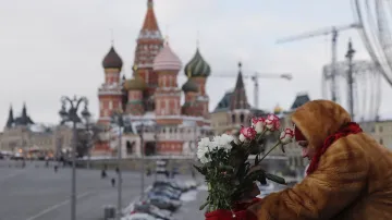 Tisíce lidí v Moskvě uctily památku zavražděného politika Němcova