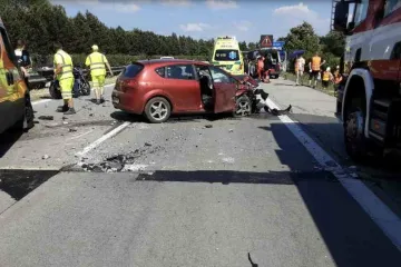 Při hromadné nehodě na popraskané D35 vznikla více než milionová škoda
