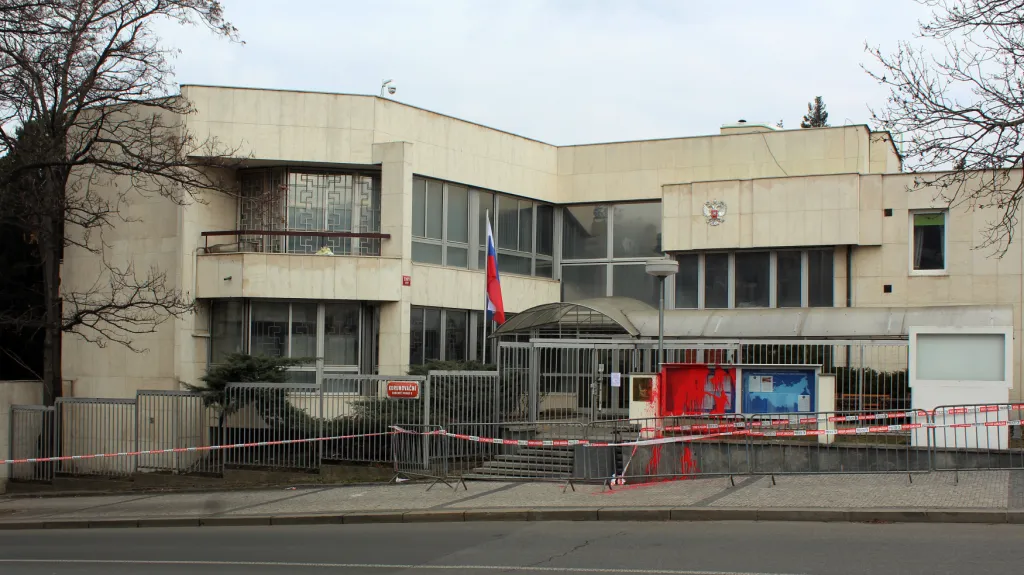 Budova velvyslanectví Ruské federace v Korunovační ulici v Praze