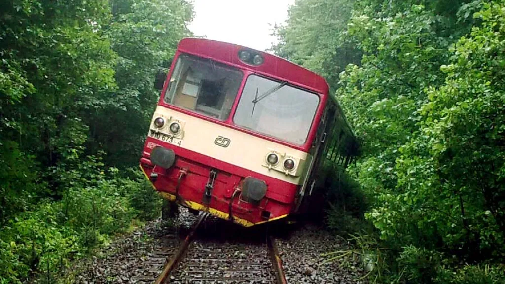 Vykolejený vlak u Hodkovic