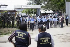 Po válce gangů vzplála v Hondurasu věznice, zemřelo 41 žen