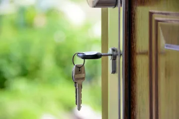 Až čtvrtinu klientů tvoří cizinci, hlásí makléři. Kupují i byty na sídlištích