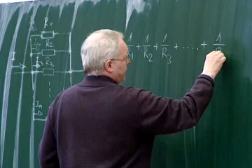 Povinná maturita z matematiky se má o dva roky odložit, nebo zrušit. Ministr ale varuje, že shoda není definitivní