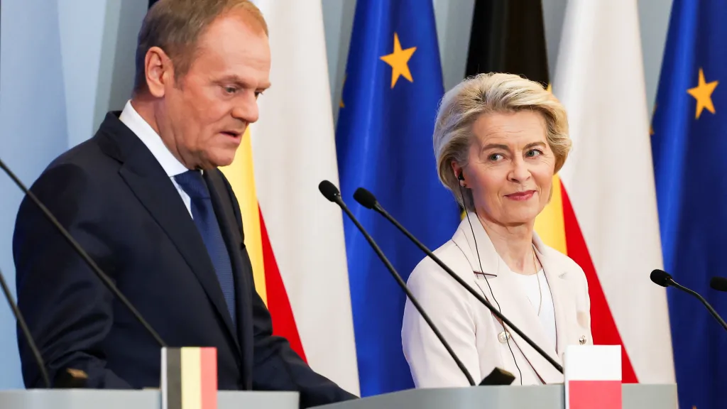 Polský premiér Donald Tusk a šéfka Komise Ursula von der Leyenová
