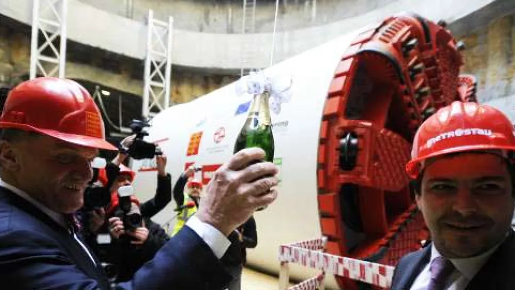 Razicí štít metra