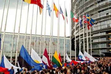 Obavy z levné pracovní síly i růst evropského významu. Příchod desítky nových členů byl pro EU výzvou