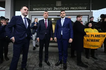 Babiš uvádí ministry do úřadů