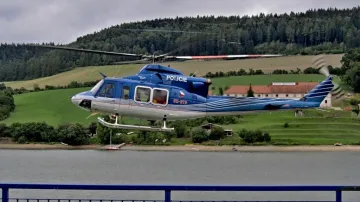 Policejní vrtulník zasahuje u Křetínky
