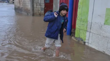 Zaplavený uprchlický tábor u Tripolisu v Libanonu