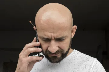 Americké úřady schválily první účinný lék proti plešatosti. Podle studie funguje skoro u půlky pacientů