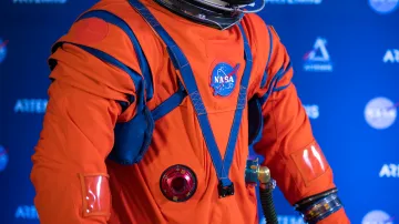 NASA představila nové skafandry