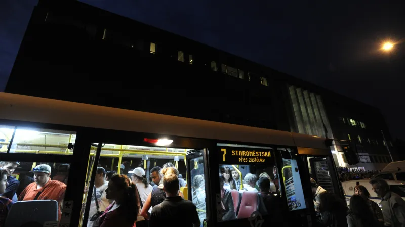 Zvláštní autobusová linka Pražské muzejní noci 2017