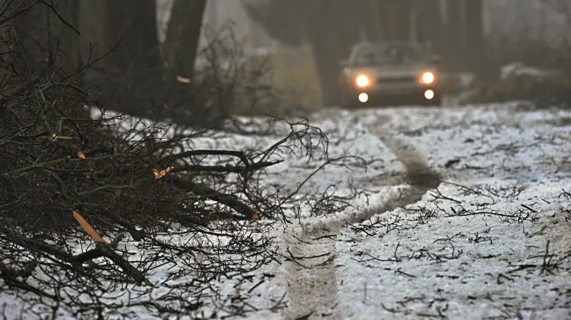 Počasí v jižních Čechách stále působí potíže v dopravě i energetice