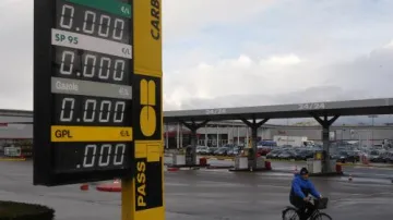Francouzským benzinkám dochází palivo