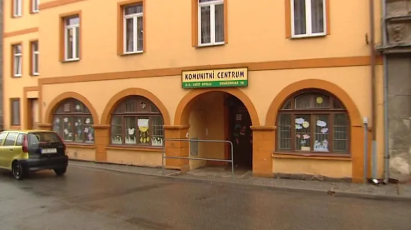 Broumovská radnice si musí v budoucnu s nepřizpůsobivými lidmi poradit sama.