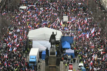 Demonstrace požadovala demisi vlády, část účastníků se pak pokusila sundat z muzea ukrajinskou vlajku