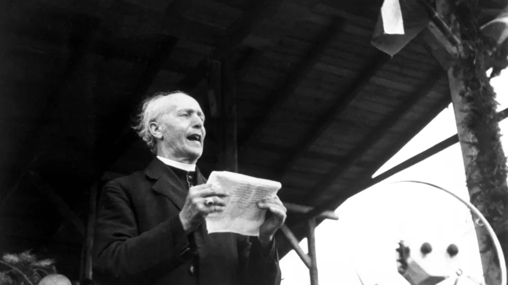 Andrej Hlinka při projevu na Pribinových slavnostech v Nitře v srpnu 1933