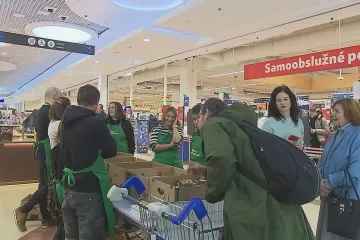 Po celém Česku se konala potravinová sbírka. Zapojily se čtyři tisíce dobrovolníků