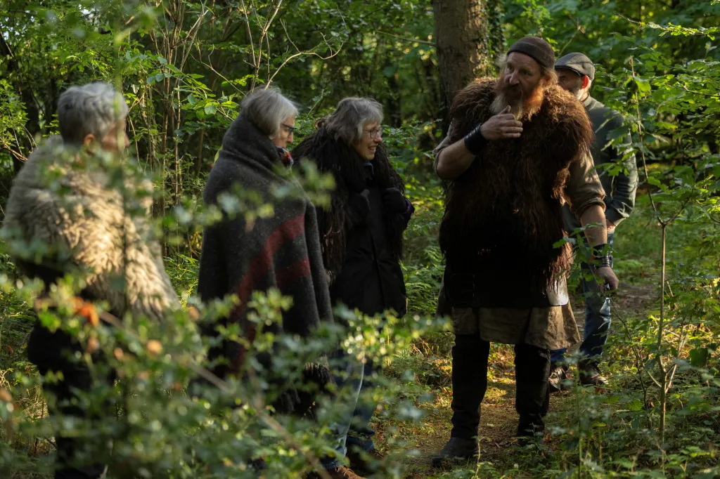 Ačkoli irská turistická nabídka zůstává postavena především na krajině, dědictví a pohostinnosti, Kingova kovárna je zároveň součástí rostoucího trendu, kdy lidé hledají fyzické, staromódní zážitky jako únik od digitálního světa